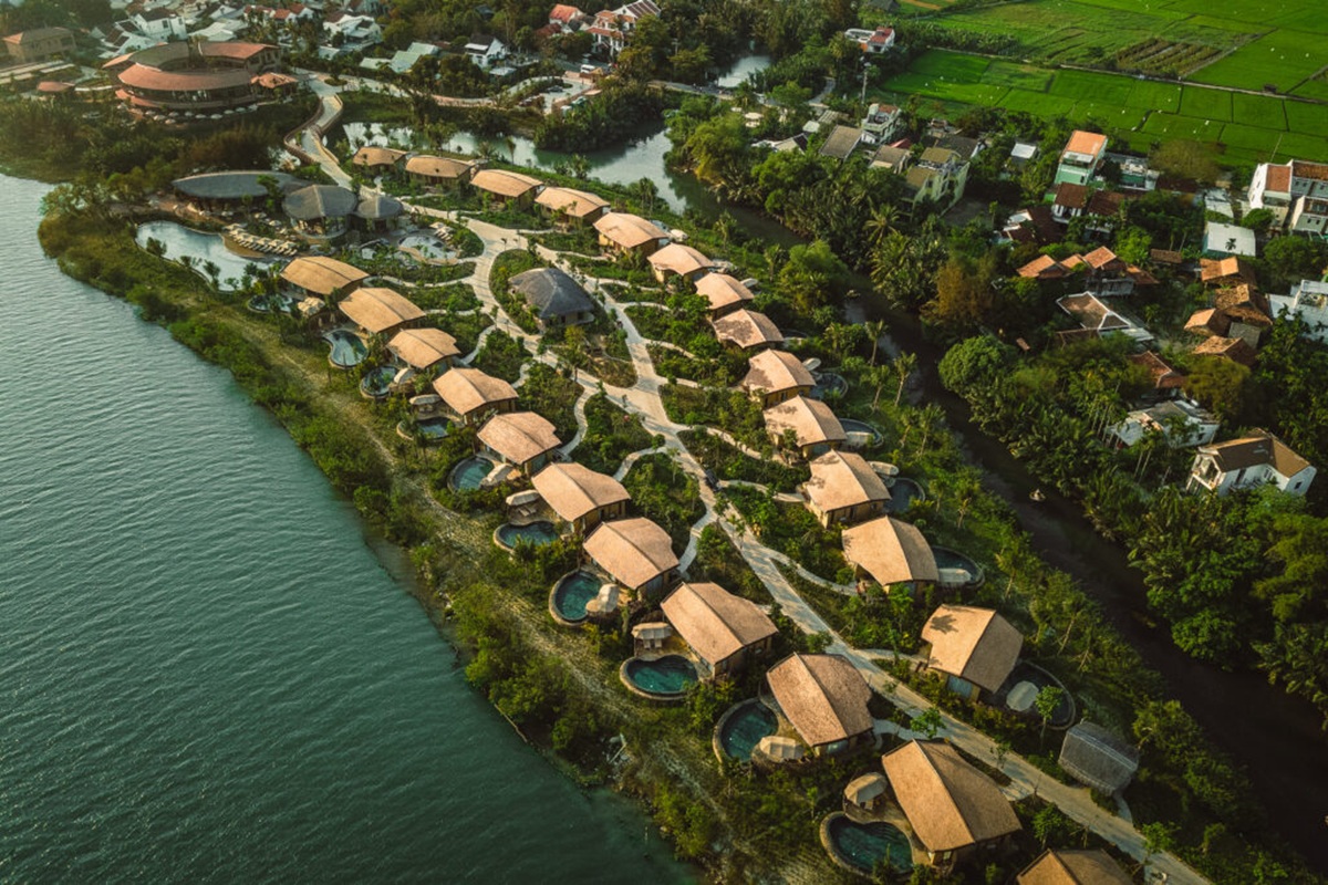 namia-river-hotel-mang-den-khong-gian-nghi-duong-ven-song-yen-tinh-va-rieng-tu