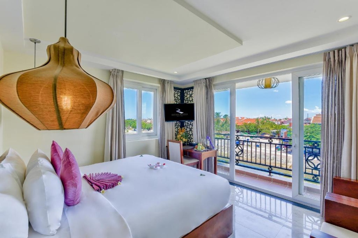 river-suites-homestay-thuan-tien-luu-tru-gan-song-hoai-va-khu-pho-co