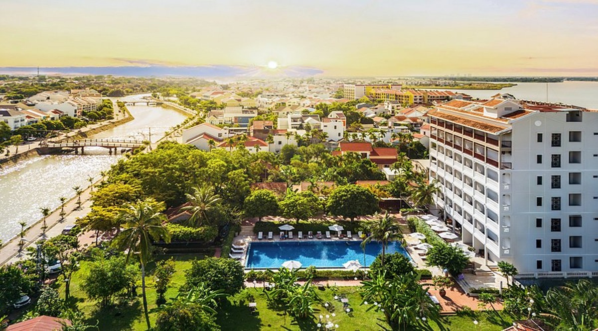 rivertown-hoi-an-resort-spa-so-huu-vi-tri-ven-song-ly-tuong-ngay-sat-pho-co