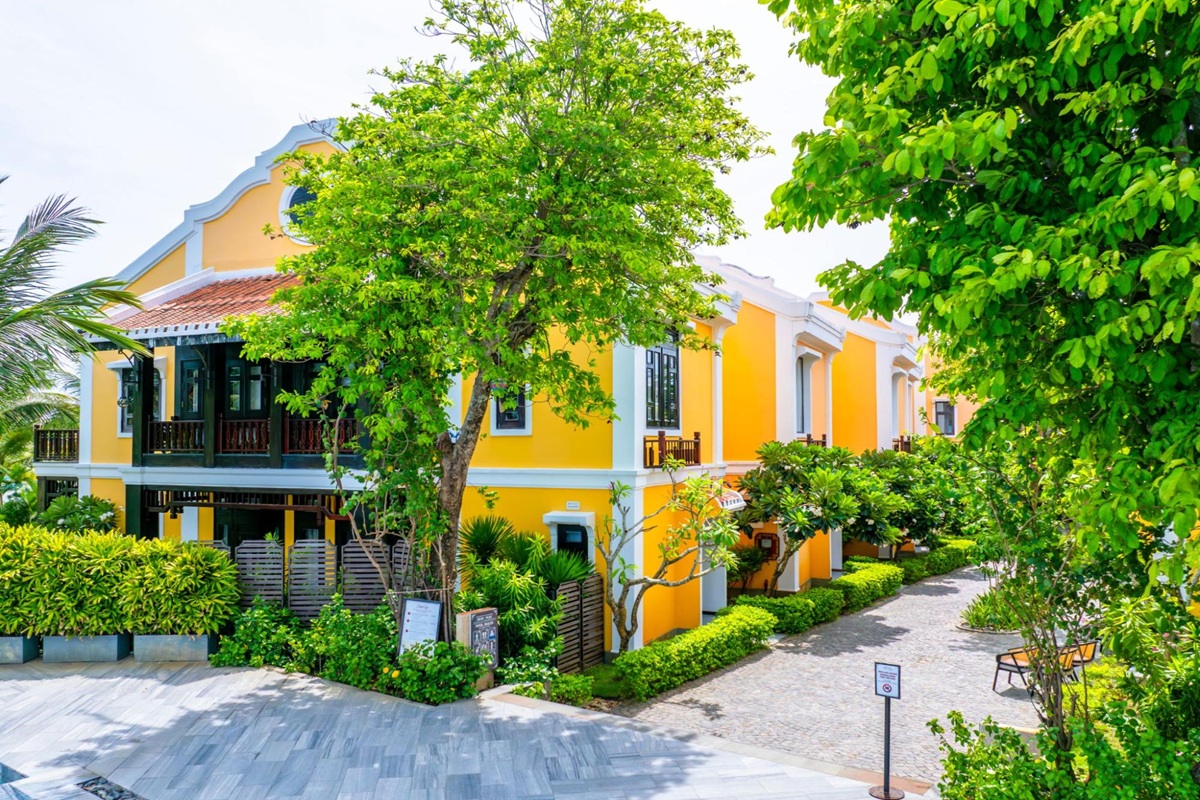 Hội An Memories Resort & Spa nổi bật với sắc vàng của kiến trúc và không gian mướt