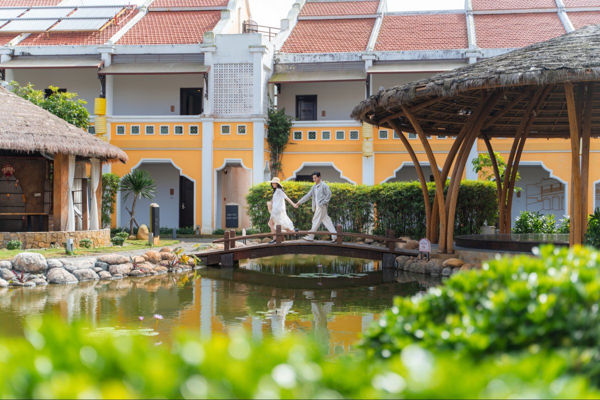 cap-doi-tan-huong-khong-khi-nghi-duong-tai-hoi-an-memories-resort-spa