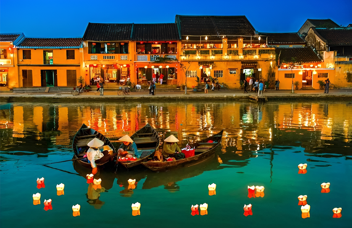 Khung cảnh thả đèn hoa đăng trên sông Hoài