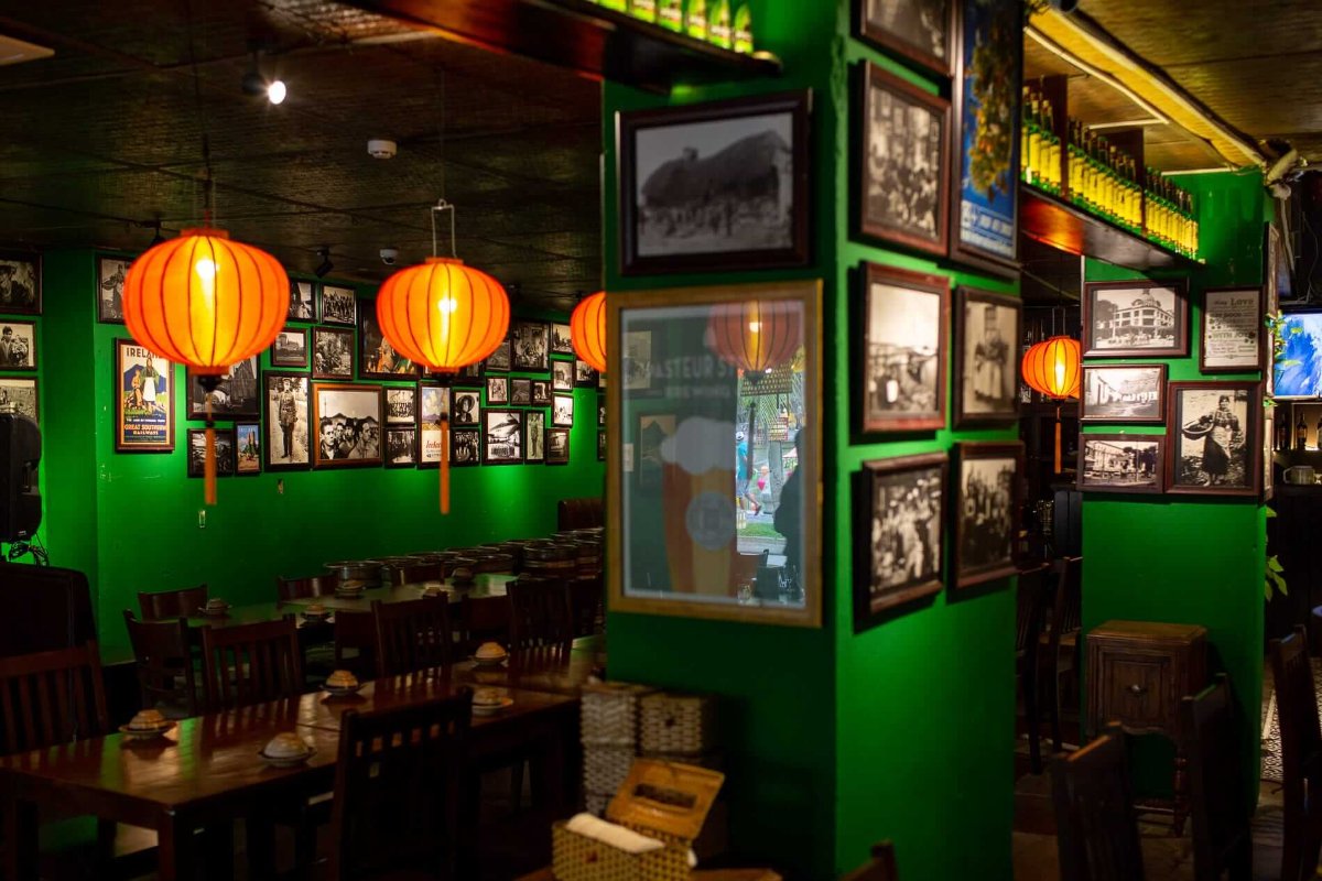 A lively Irish-style pub, ideal for meeting friends and socializing with international visitors