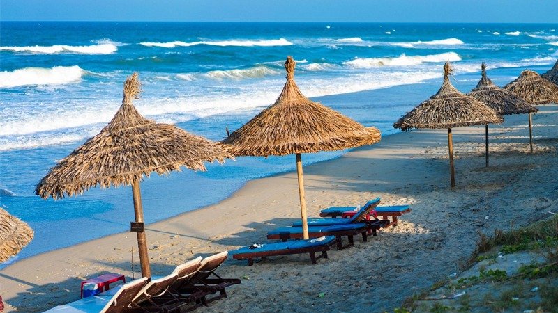 Bãi biển An Bàng với cát trắng và không gian thoáng đãng