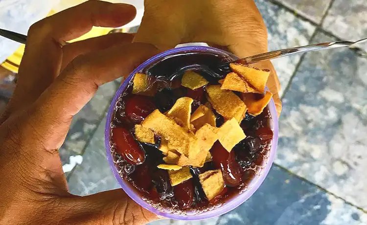 Che Thung - with a mild sweet taste and richness from coconut milk and mung beans.