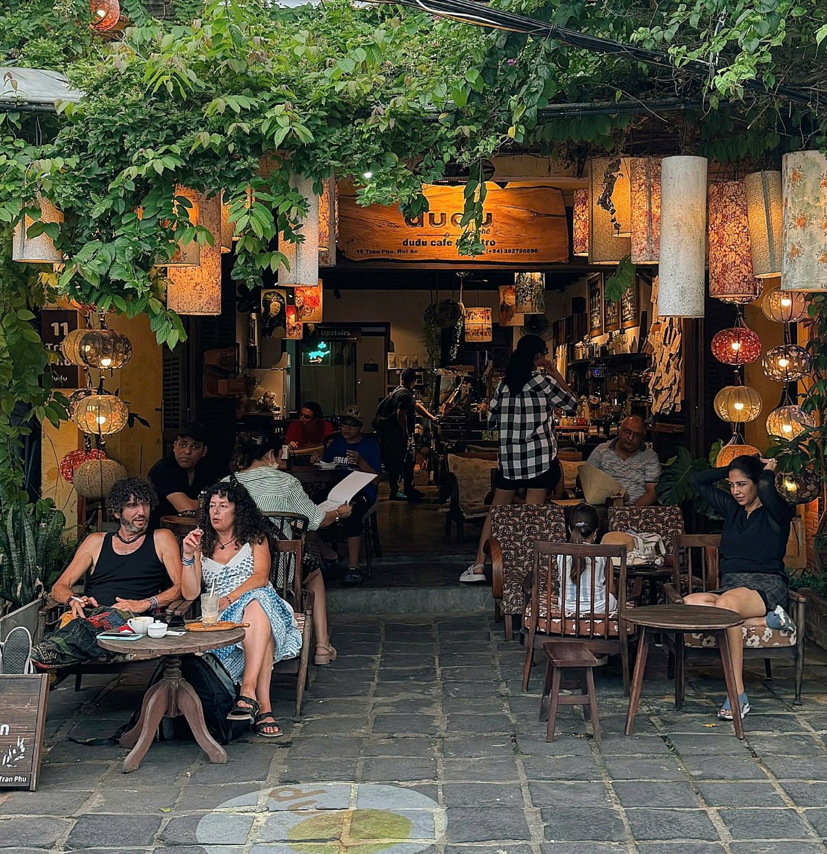 Dudu Cafe mang đến không gian nhỏ ấm cúng với phong cách slow bar và sữa hạt thủ công tại Hội An