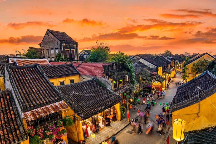 Hoi An Night Market - an unmissable sightseeing spot when setting foot in Hoi An.