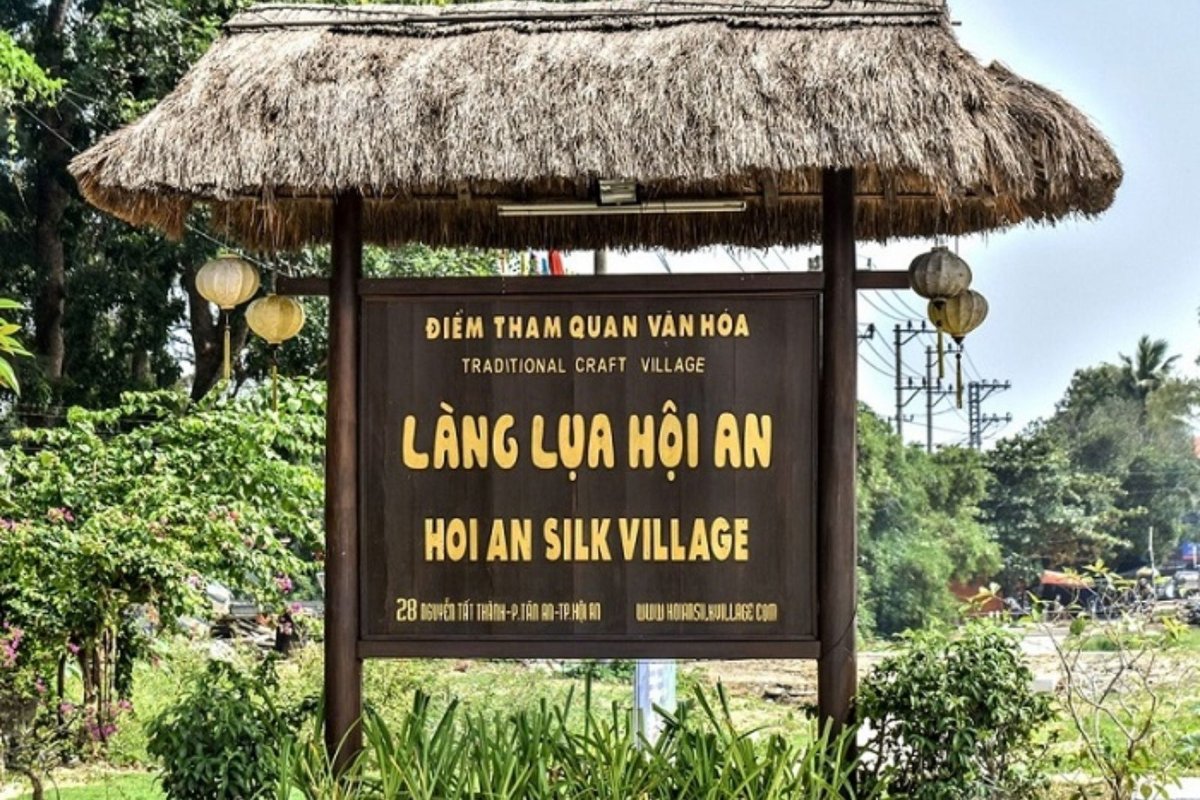 Hoi An Silk Village possesses a silk-reeling and weaving tradition that is over 300 years old.