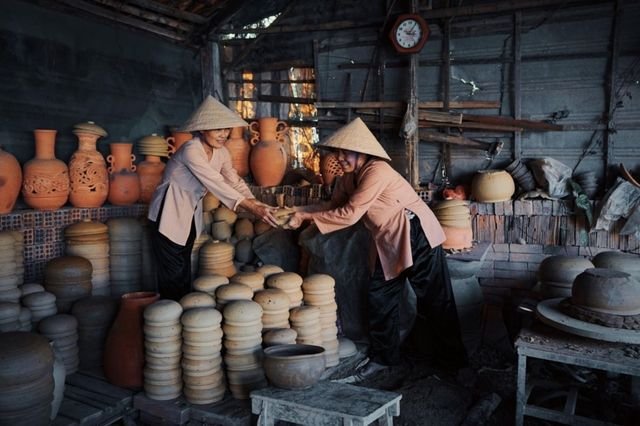 Làng gốm Thanh Hà với không gian thủ công truyền thống