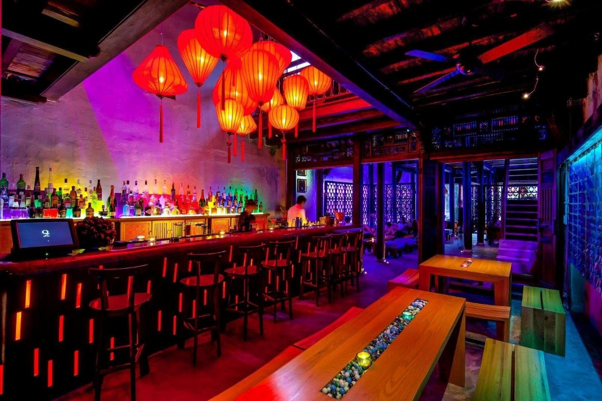 Q Bar Hoi An offers a cozy lounge space with red lanterns and colorful lighting in the old town