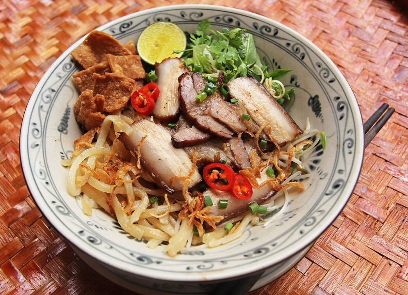 Cao lau is a must-try specialty when traveling to Hoi An.