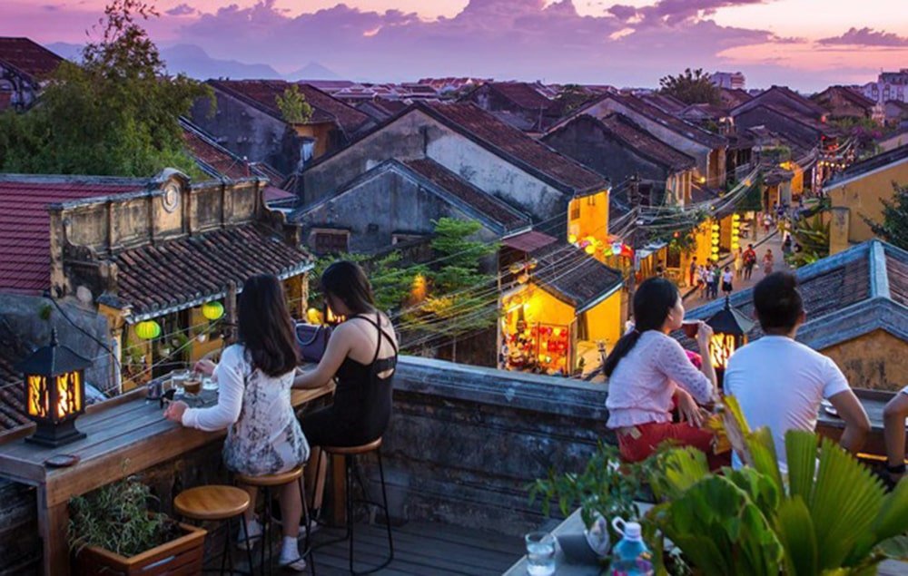 Faifo Coffee has a rooftop area that many visitors choose for check-in photos