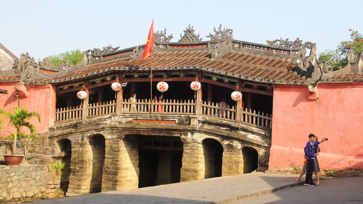 The Japanese Bridge is a heritage symbol of Hoi An Old Town.